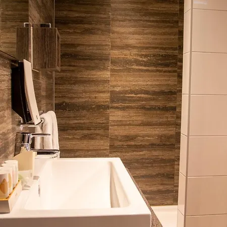 Leonardo Eden Center Hotel 4*