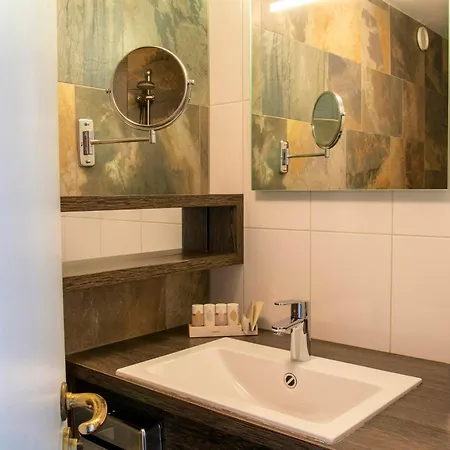 Leonardo Eden Center Hotell 4*