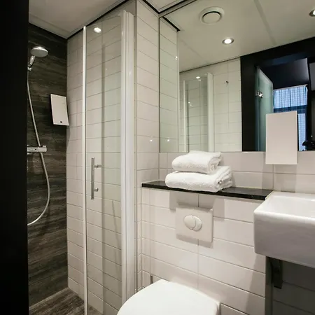 Hotell Leonardo Eden Center 4*