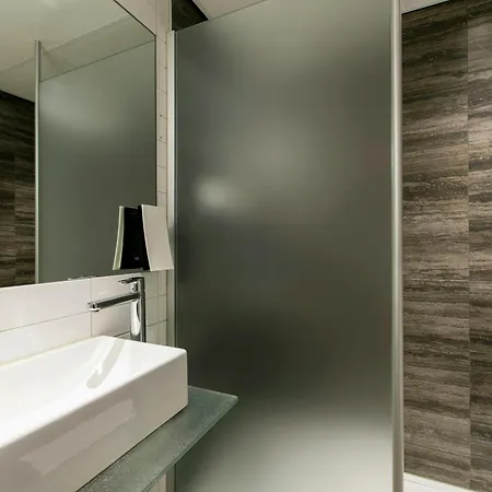 Leonardo Eden Center Hotell 4*